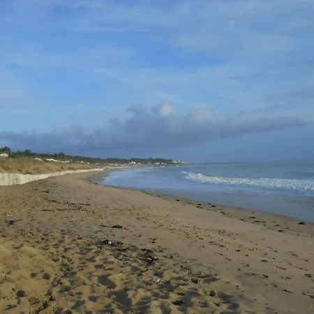 Family Near Surf Forest And Marshes Holiday home *